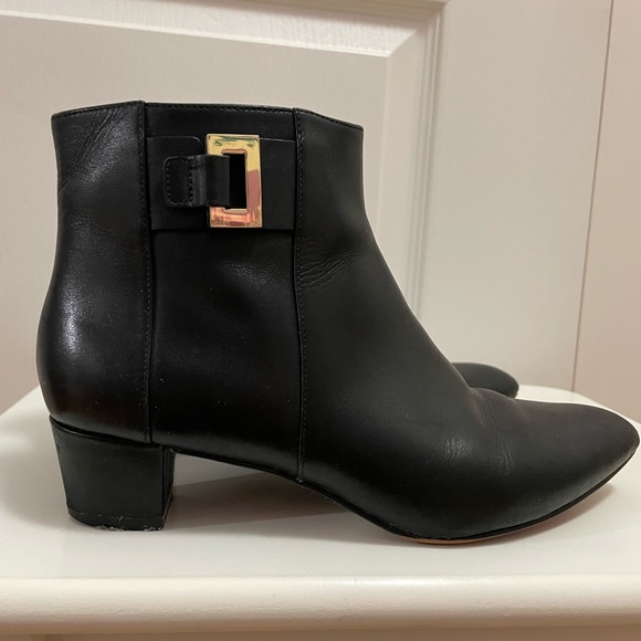 Nine West- Black leather, pointed toe, low heel, boot w/side zipper &gold accent - Picture 7 of 9